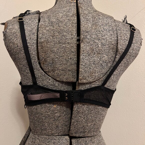 Victoria's Secret, Black Lace Bra, Size 36B - Picture 2 of 3